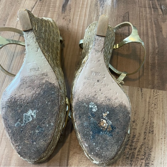 Badgley Mischka 7.5 Gold T-Strap Sling-Back Buckle Jute Wedges Heels - Picture 9 of 9